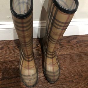 Burberry rain boots size 36